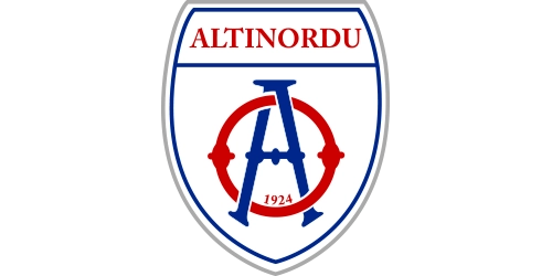 Vereinswappen von Altınordu mit blauem A-Symbol, rotem Kreis und dem Gründungsjahr 1924 auf weißem Schild.